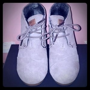 Toms tan suede desert wedges